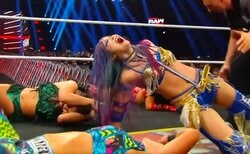 一番の被害者は日本人美女レスラー、エビ反りで悶絶 “誰も得をしない”５人が関与の大技炸裂で