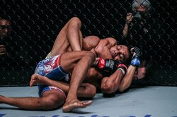 路上からプロのリングへ…カナダの格闘YouTuber、大舞台で鮮烈“チョーク葬”デビュー