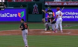 イヤらしい！ 菅野智之に“打者が苦悶”「エグすぎる」 鬼の“魔球攻め”… 中途半端スイングで“無念の空振り三振”「巨人に戻ってきて」