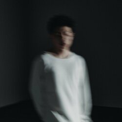 福岡を拠点に活動するアーティストTAENYが、自身のルーツに思いを馳せた新曲「舟を編む」を配信リリース！