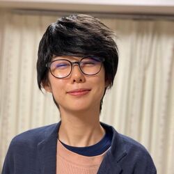 山崎夕貴アナが人気声優・花江夏樹に大変身！？夫・おばたのお兄さん演出のものまねショットにファン騒然