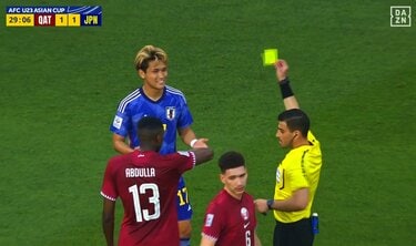 おかしいだろ！」「中東の笛きたわ…」松木玖生が“誤審”でイエロー