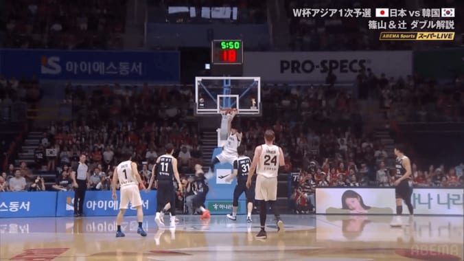 【バスケ日韓戦】「えぐいって」渡邊雄太の“神アリウープ”に敵地騒然！速攻の豪快ダンクに「めっちゃ飛んだ」「痺れた」 4枚目