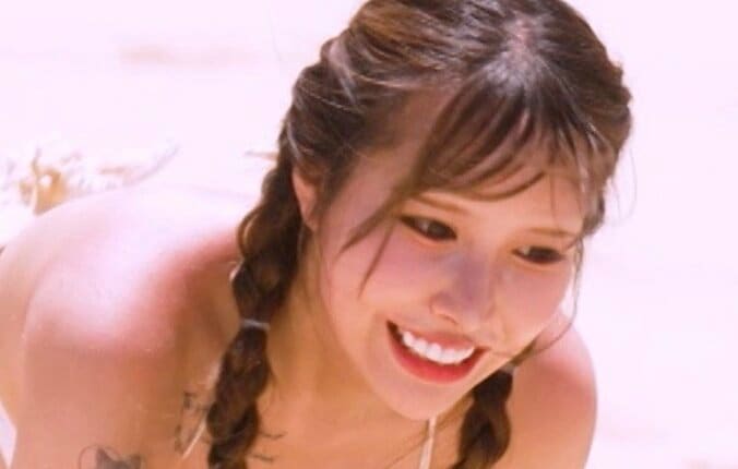 【写真・画像】手を使わずに女の子の体を使って…整形美女＆イケメンたちの過激な“海でのゲーム”に「いいねー」「2時間見たい」の声　1枚目