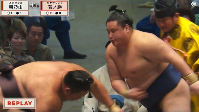 若手力士、元大関・朝乃山にマジ張り手“2連発”!「ガチンコ相撲」「ほぼ右ストレート」「しびれたわ」ファン騒然 3枚目