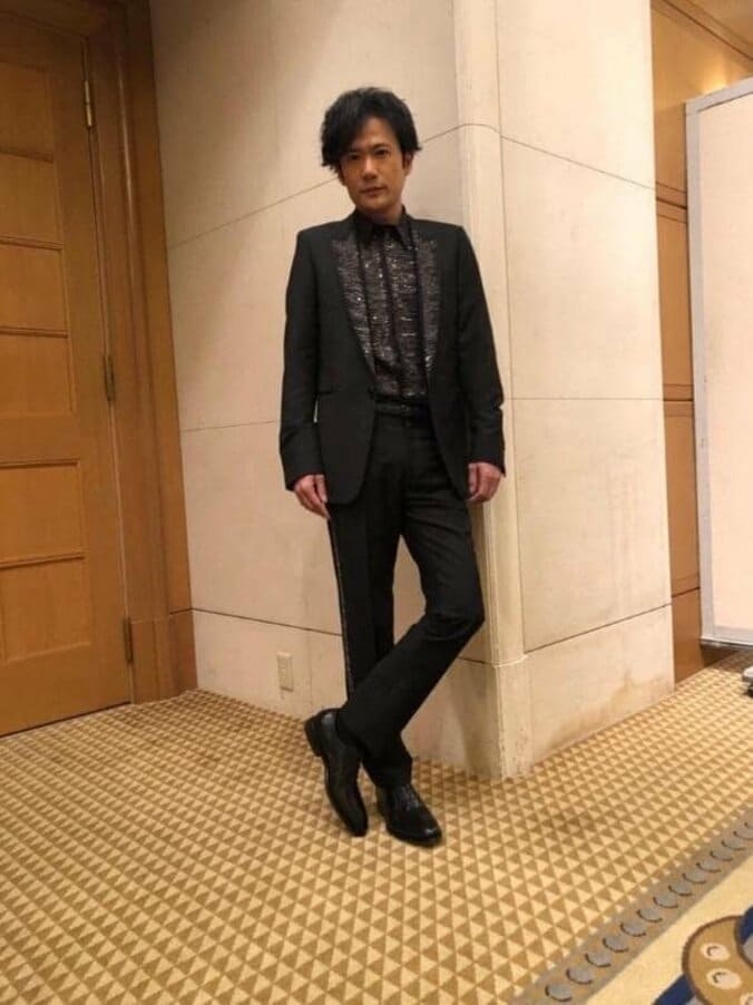 稲垣吾郎、授賞式の日に“こっそり撮影”した写真を公開「他のタレントさんもいる中」 1枚目