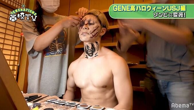 佐野玲於、ゾンビメイク中にムキムキの筋肉があらわに！思わぬセクシーショットに興奮の声続々 1枚目