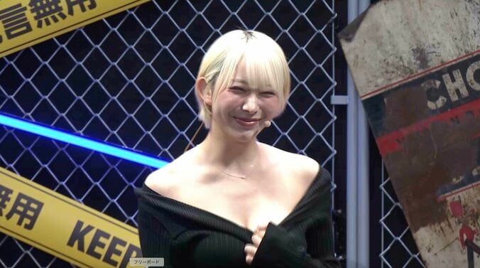 オフショルから谷間がちらり