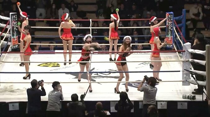 リリースされたボールは「真ん中上」ではなくあらぬ方向に