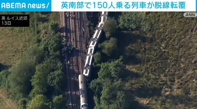 脱線した車両