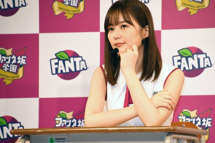 カズレーザー、斎藤飛鳥に「小顔すぎる!」 乃木坂メンバーが「変顔ボトル」に大はしゃぎ