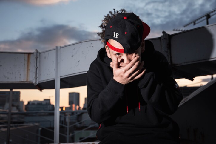 新たな景色に向かって歩き出す。関西最重要ラッパー・JAGGLAが語る1stアルバム『蜃気楼』