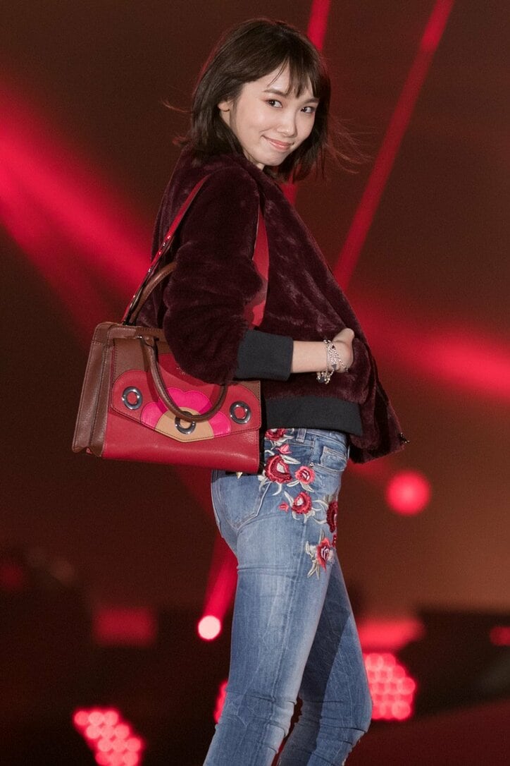 広瀬アリス＆すず姉妹の”イチャイチャ”に大歓声！ 初の幕張開催に3万1000人集結 -ガールズアワード2017A/W【画像集】