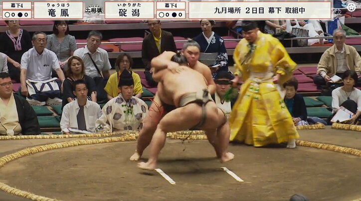 このあと、行司が走ります