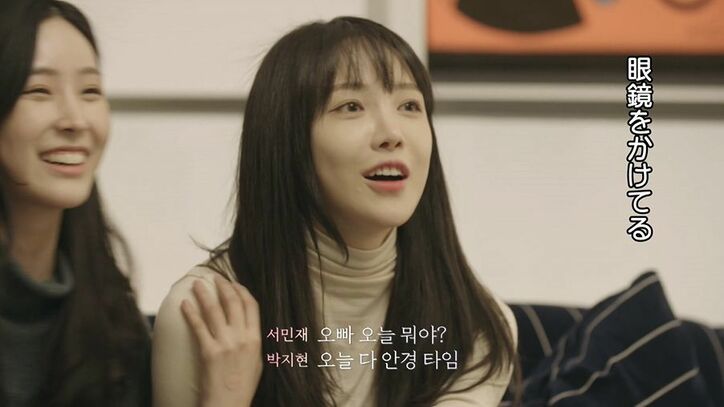 メガネ&前髪を下ろし…同居男子の突然のイメチェンに女子たちがときめき…「カッコいい」