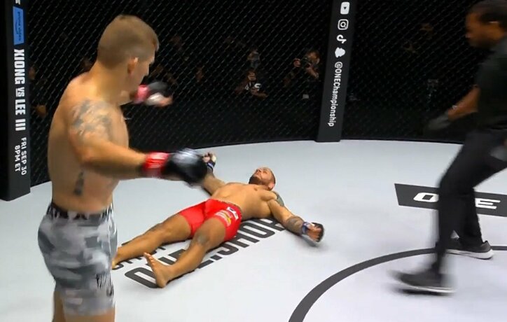 「千堂のスマッシュみたい」衝撃失神KOに驚きの声 下からえぐって“ズドン”の芸術的な右アッパーに戦慄