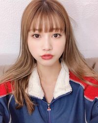 「可愛すぎるよどうしよ」「大優勝だわ」生見愛瑠、あひる口でカメラを見つめるオフショットに悶絶の声