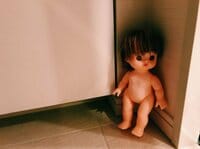 水嶋ヒロ、夜中のトイレで遭遇した“ホラー”な出来事を報告「人形が目の前で見てて」