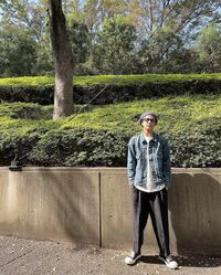 「最高にかっこいい」「似合いすぎ」岩田剛典のベレー帽をかぶった秋服コーデに悶絶する人続出