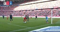 「1億ユーロは間違いない買い物だった」死角から"忍者ムーブ"→超絶テクニックでゴール　“無双状態”ドイツ王者の新エース・ケインがハットトリックを達成する瞬間