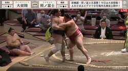 「マジか」「金星キター！！」照ノ富士、横綱として初の黒星　結びの一番で大栄翔に寄り切られ波乱の展開