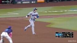 大谷翔平の特大3ランに二塁手、振り向きもせず「ガックシ」 大谷が通過する目の前で…肩を落とし呆然の瞬間