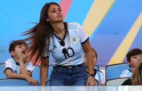 「アウェイユニも可愛い！」「なんて美しいんだ」メッシの妻もアルゼンチン勝利にキュートな笑顔「存在してくれてありがとう」