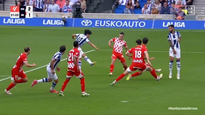 うますぎだろ！久保建英、DF3枚ぶち抜きの強烈シュートにスタンドから拍手喝采！こぼれ球に高速反応→絶妙間合い＆タイミングで振り抜いた瞬間 4枚目