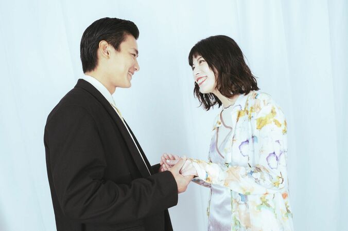 野村周平＆さとうほなみ、“夫婦”としての相性の良さに自信「飲むお酒の種類もつまみも合う」『私たち結婚しました』 7枚目