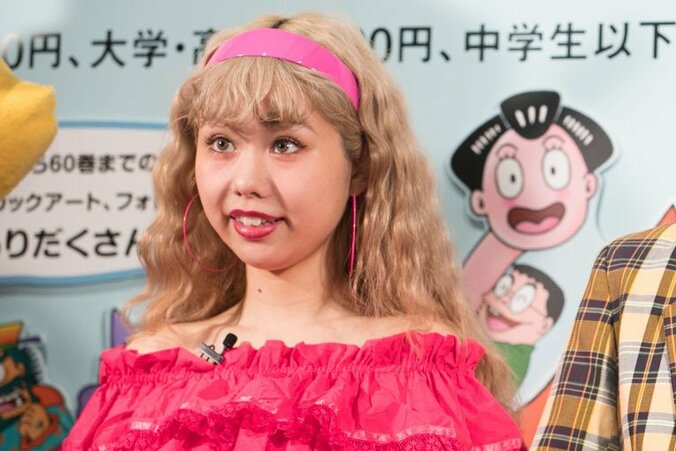 ぺこ、学生時代のプリクラを公開「黒髪めっちゃ似合う」と反響 1枚目