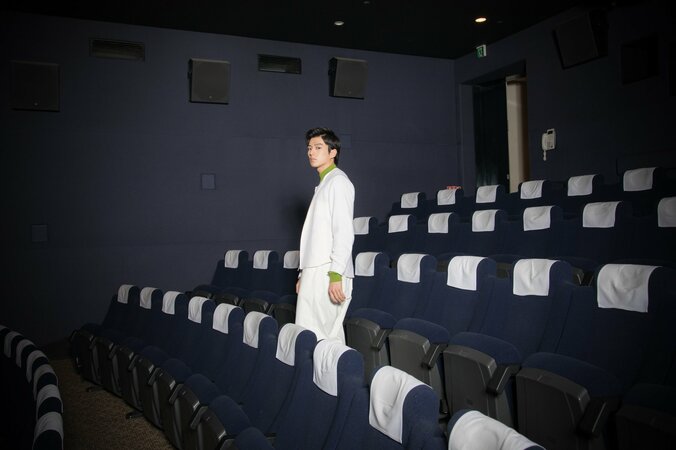 新田真剣佑、「ジョジョ」オフも億泰として過ごす「地元のちょっと怖い人みたいになっていました」 9枚目