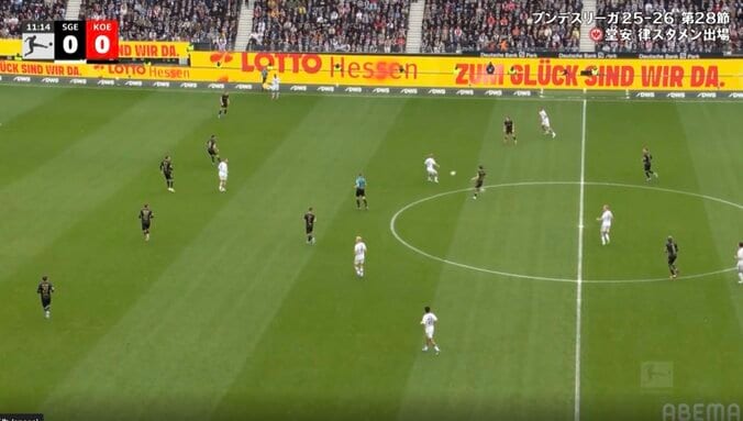 「エグいって！」堂安律、“ワンタッチパス&神ムーブ”「上手すぎるやろ」相手選手が混乱…攻撃を加速させる妙技「周り見えてる」 2枚目