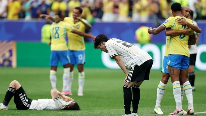【写真・画像】【W杯】森保ジャパン、ブラジルに1ー2で敗れベスト32敗退　5度目の挑戦も決勝トーナメント初勝利ならず　選手の目には涙　1枚目