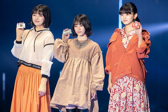 欅坂46がTGCに登場、グループ最年少・山崎天が“笑顔”でランウェイデビュー 11枚目