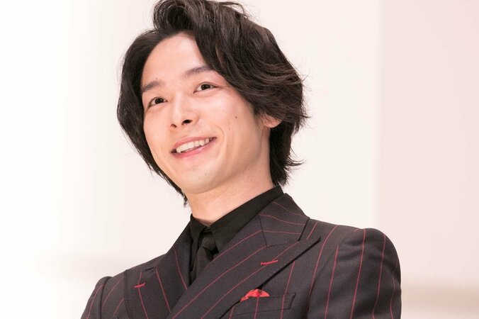 中村倫也、『孤狼の血』狂犬役に「緊張で眠れなかったです…8時間くらいしか（笑）」 7枚目