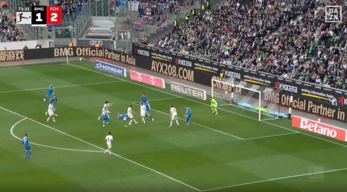 何が起きた…！？ 町野修斗、ゴール前で目を疑う“まさかの光景”「ワケわからんw」キックしたボールが… “謎のアシスト”にファン困惑 2枚目