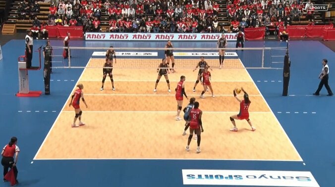 曲がるの？ 落ちるの？ 女子バレーで空振りを誘う幻惑サーブ 「どうしましたか？」珍しい光景に実況も困惑 5枚目