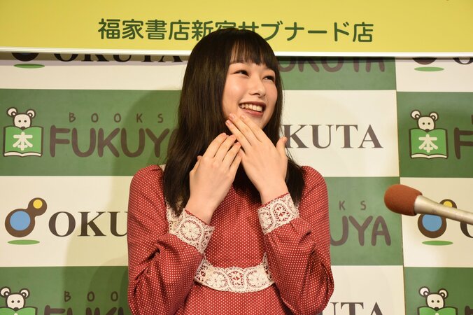 桜井日奈子、待望の2nd写真集発売　素の表情満載で「新たな自分を発見しました！」 4枚目