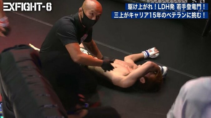カーフで足が“ぐにゃり” 劣勢からの劇的大逆転KO！ 「殺傷能力がすごい」驚きの声続々 3枚目
