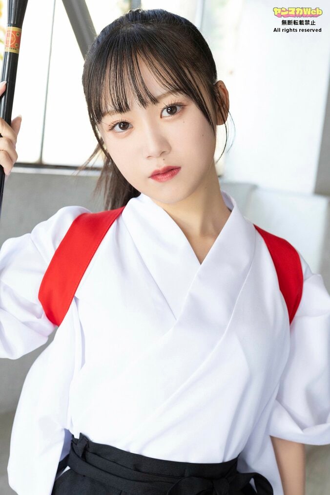 ロージークロニクル・橋田歩果が“絵描き＆書道”テーマのグラビア 「週刊！ハロプロ写真館」カット 2枚目