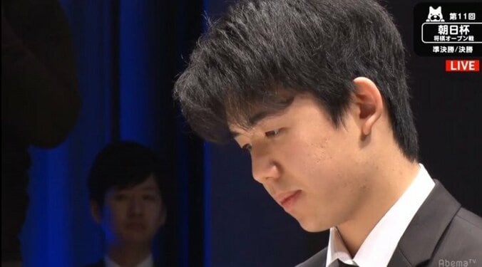 繰り返した2泊3日の「対局ツアー」　藤井聡太六段が中学に通いながら勝ち続けた意味 1枚目