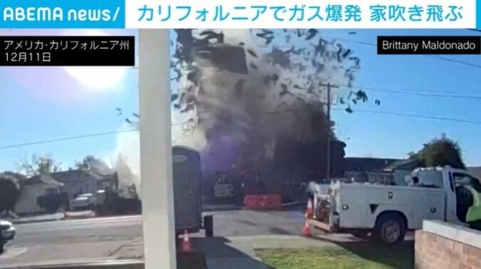 屋根が吹き飛ぶ瞬間