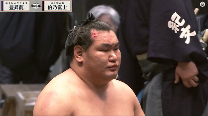 真っ赤に染まる豊昇龍の額