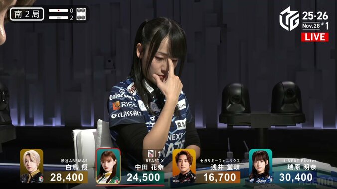 悩む瑞原が見せた“古畑ポーズ”