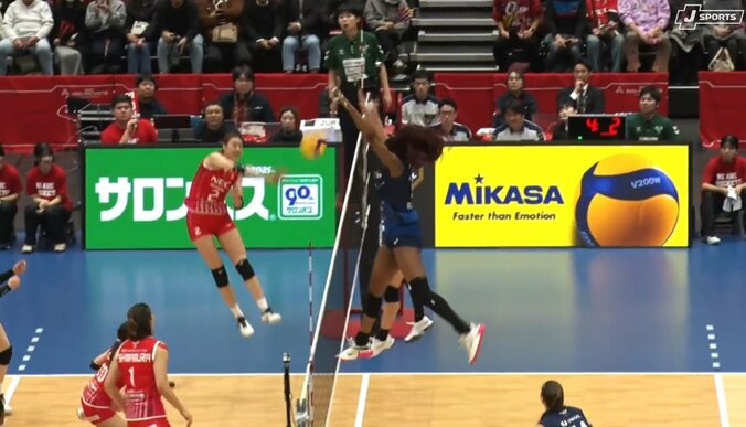 身長195センチ、Astemoのブリオンヌ・バトラー