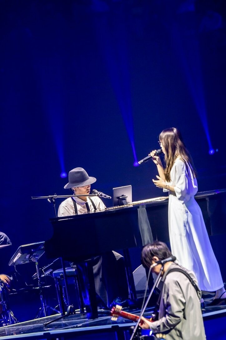 RADWIMPS、“強い没入感を与えるステージ”は配信でも健在 2日間の15周年ライブでファンに一体感「いつかここのチャットにいるみんなでLIVEに行って大声を」の声も