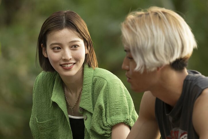 渡した指輪をしていない…美人カフェ店員の心変わりに高身長イケメン芸人意気消沈