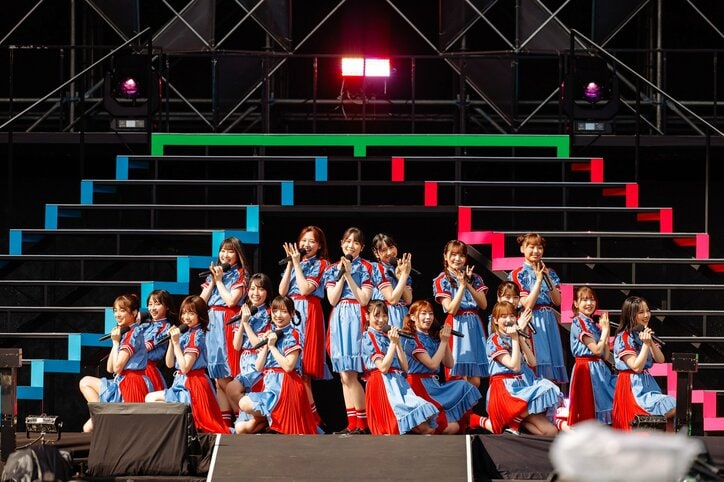 【W-KEYAKI FES. 2021 Day2】日向坂46、青空の下で“欅の聖地公演”全15曲を熱演! おひさまにパワーをもらい「たくさんの愛を感じることができた」
