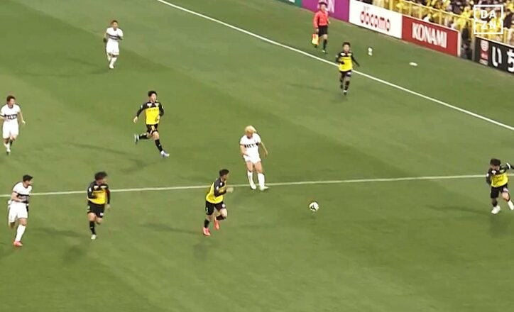 【写真・画像】「首が強すぎ！」鹿島レオ・セアラの“超人パワーヘッド”に騒然「足で打ったようなボールスピード」「入り方が上手い」移籍後初のハットトリック達成　1枚目