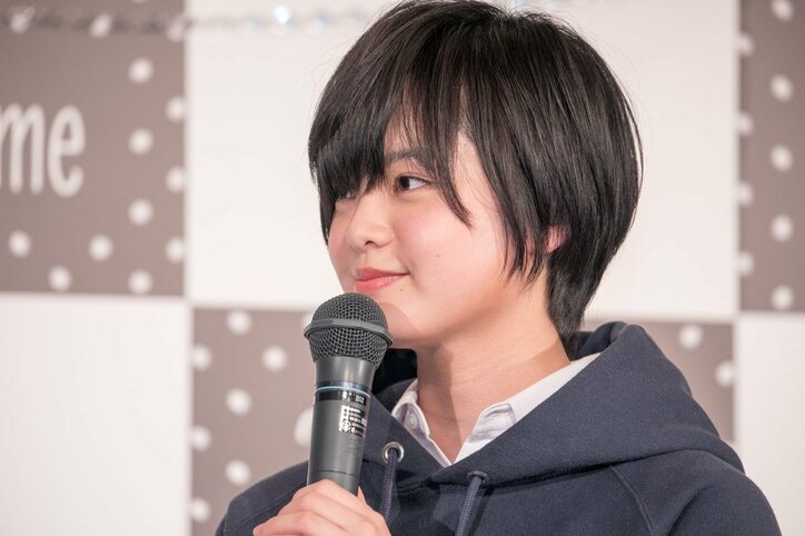 平手友梨奈、ソロ曲とともにコスメブランドの新CMに起用!
